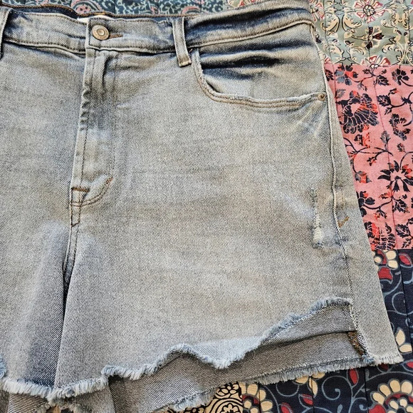 NWT Kensie Jeans shorts wonans size 14/32 high rise distressed lightwash summer - Picture 6 of 6